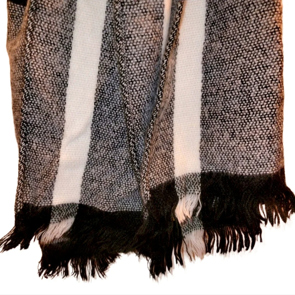 Conbipel Italy Black & White Plaid Acrylic Wrap/Scarf  22